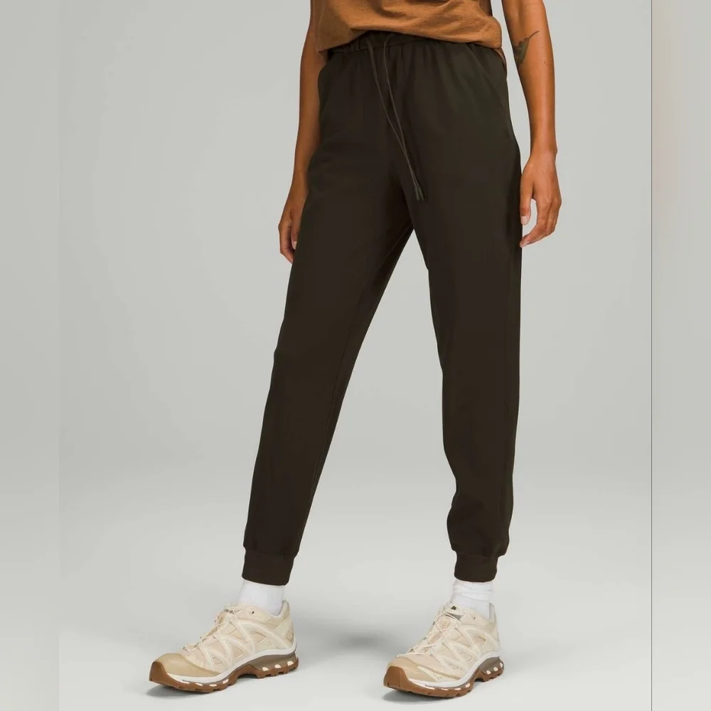 Lululemon Stretch High-Rise JoggerDark Olive